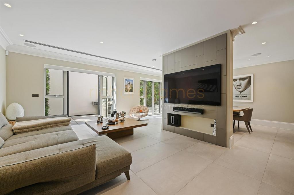 F&amp;C - 45 Elizabeth Grove17.jpg