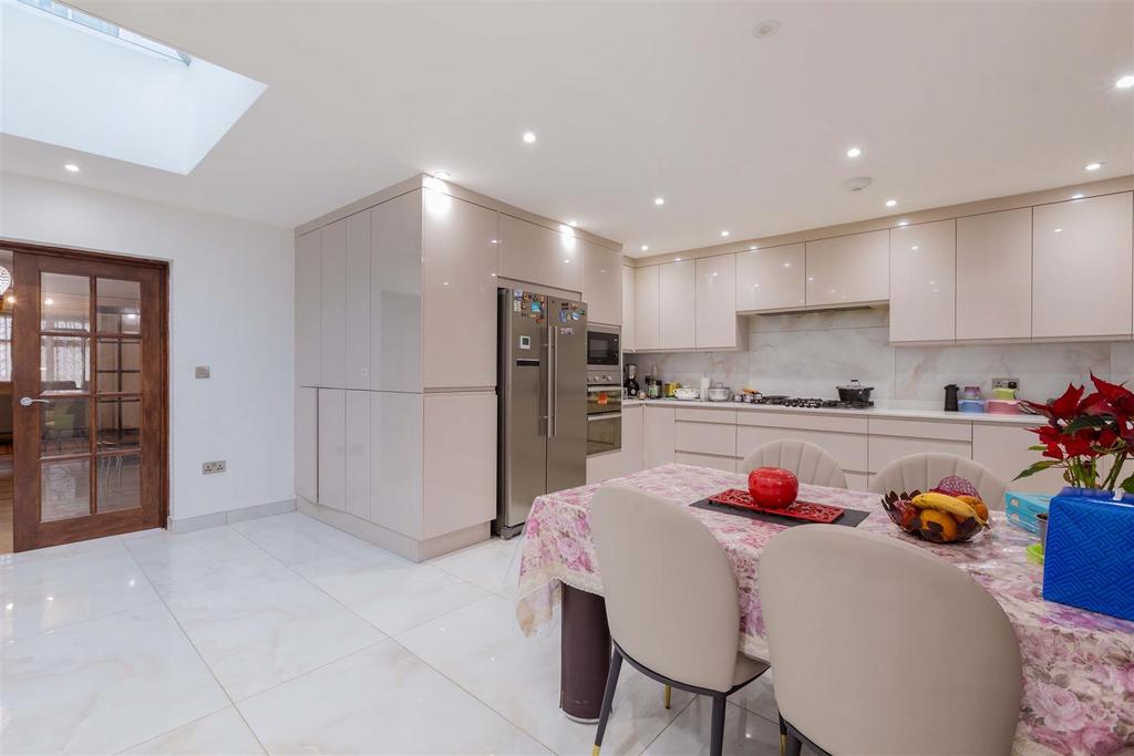 1 Brook Crescent-13.jpg