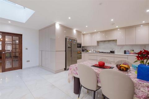 4 bedroom semi-detached house for sale, Brook Crescent, Cippenham