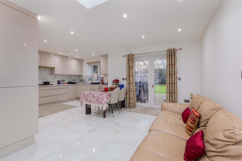 1 Brook Crescent-11.jpg