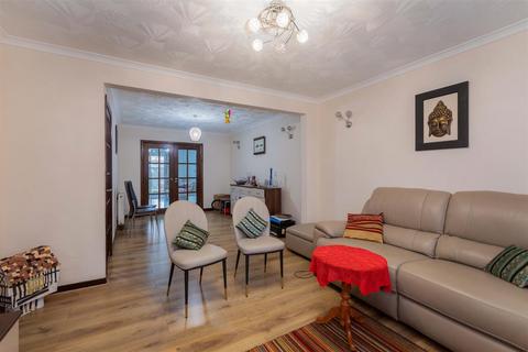 4 bedroom semi-detached house for sale, Brook Crescent, Cippenham