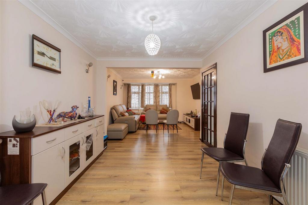 1 Brook Crescent-15.jpg