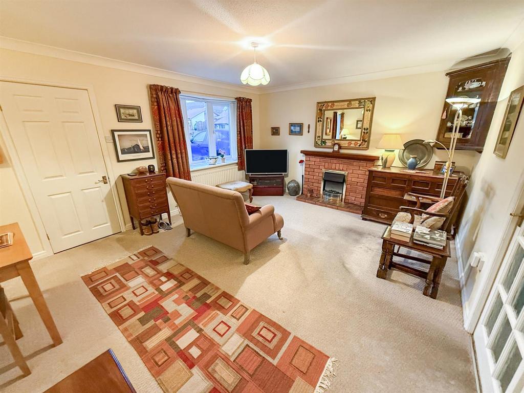 Lounge/Dining Room