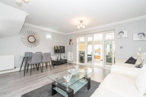 3 bedroom terraced house for sale, Hoopers Mews, Bushey, WD23