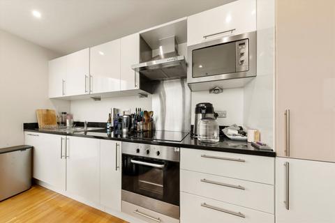 1 bedroom flat for sale, Quadrant Walk, London E14