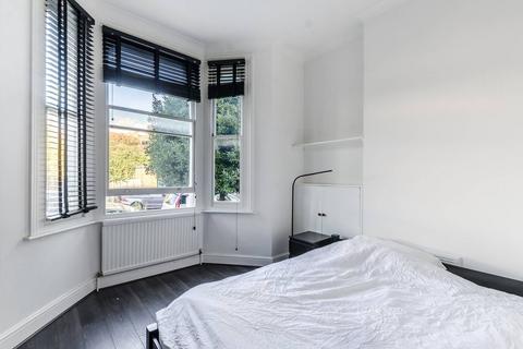 2 bedroom maisonette to rent, Rossiter Road, Balham, London, SW12