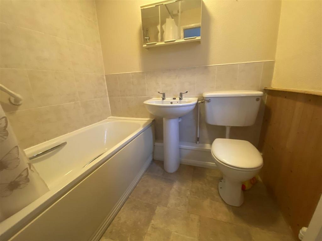 Bathroom 2.jpg
