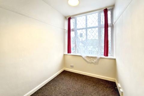 2 bedroom flat for sale, 2B Tudor Parade, High Road, Romford, Essex, RM6 6PS