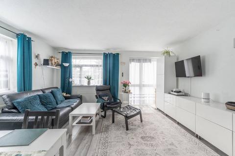 2 bedroom maisonette for sale, Cherrycroft Gardens, Pinner, HA5
