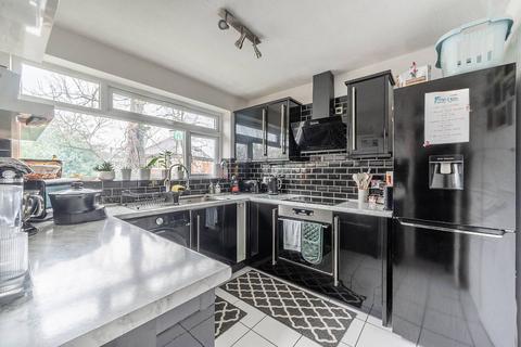 2 bedroom maisonette for sale, Cherrycroft Gardens, Pinner, HA5
