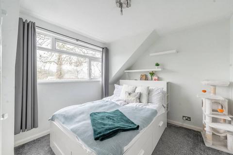 2 bedroom maisonette for sale, Cherrycroft Gardens, Pinner, HA5