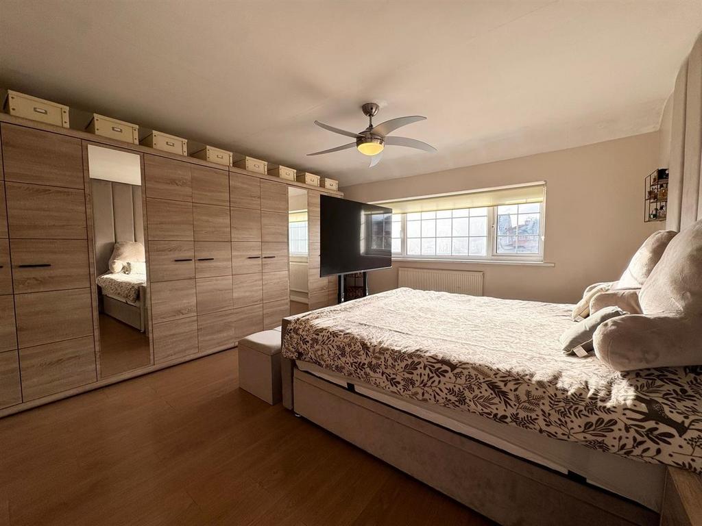 Master bedroom (1).jpeg