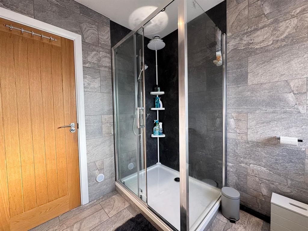 Shower room (3).jpeg