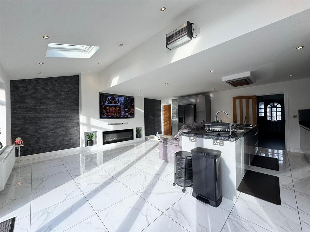 Kitchen (3).jpeg