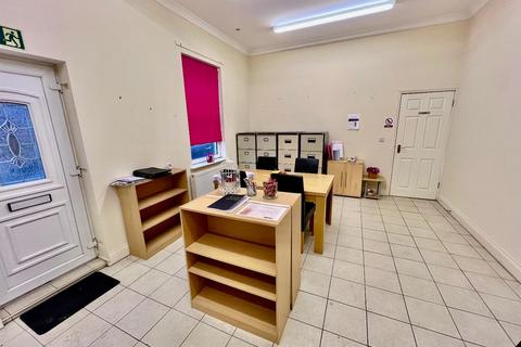 Office to rent - Station Road, Desborough, Kettering