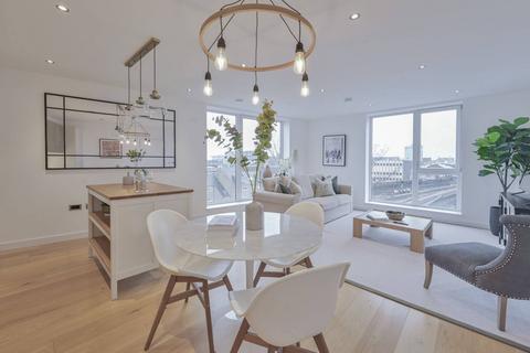 2 bedroom flat for sale, Glenbrook Apartments, Hammersmith, London, W6