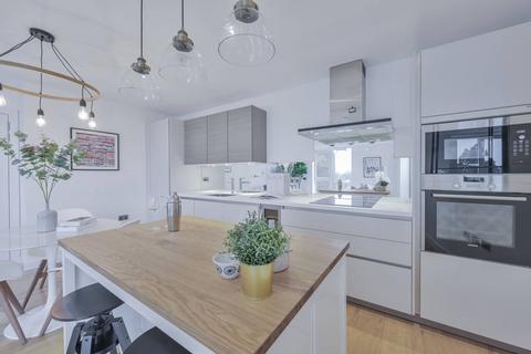 2 bedroom flat for sale, Glenbrook Apartments, Hammersmith, London, W6