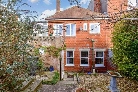 3 bedroom flat for sale - Tennyson Road, Freshwater PO40