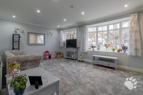 3 bedroom detached house for sale, Castledon Road, Wickford SS12