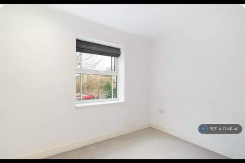 2 bedroom flat to rent, Shepherds Bush, London, W12