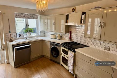 2 bedroom end of terrace house to rent, West Street, Ewell, Epsom, KT17