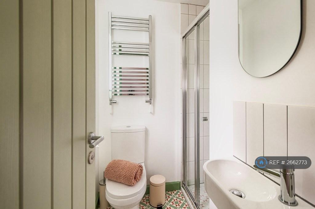 Shared Bathroom 1