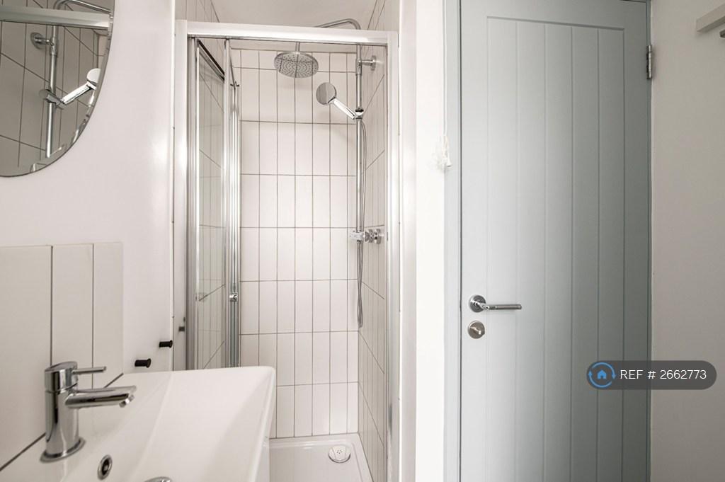 Shared Bathroom 2