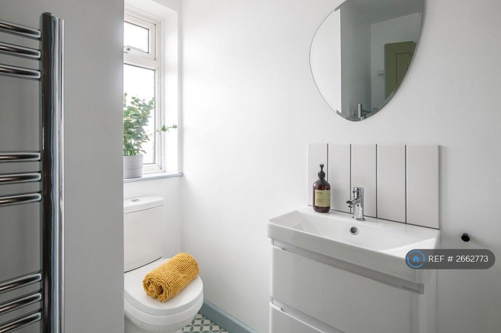 Shared Bathroom 2