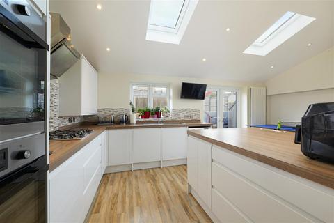4 bedroom semi-detached house for sale, Commodore Road, Vinters Park, Maidstone