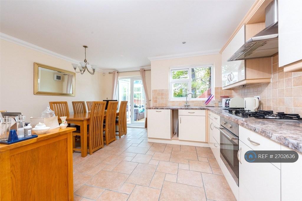 Communal Kitchen Breakfast Room