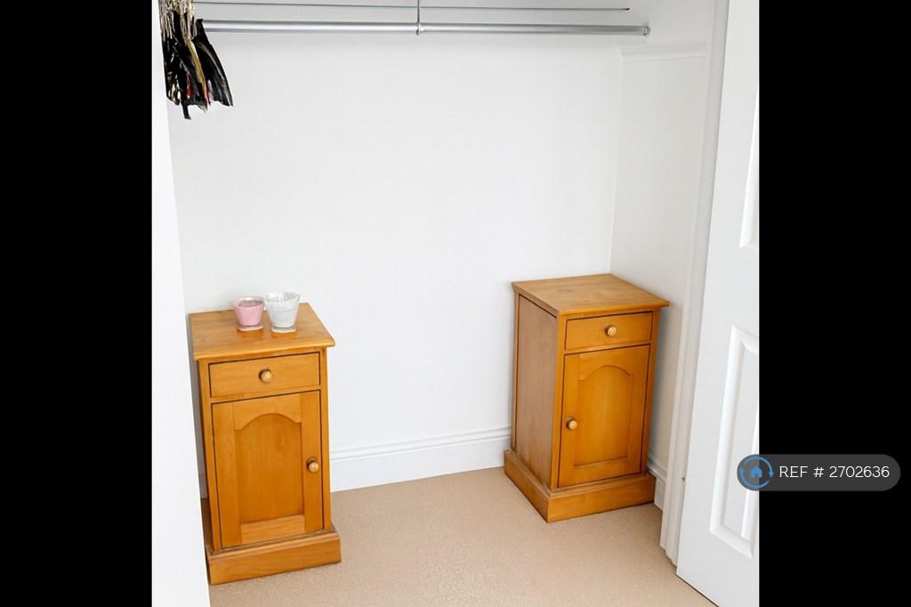 Double Wardrobe Bedroom 2