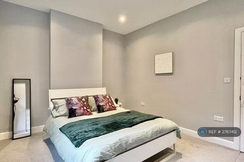 undefined, Clevedon Road, Kingston Upon Thames, KT1