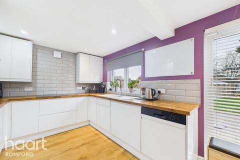 3 bedroom semi-detached house for sale, Carter Drive, Romford