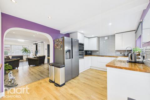3 bedroom semi-detached house for sale, Carter Drive, Romford, RM5 2TT