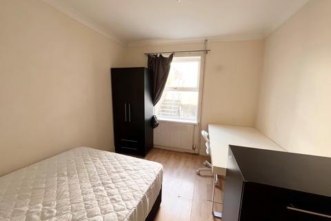 4 bedroom terraced house to rent, Newmarket Road, Brighton, BN2 3QG