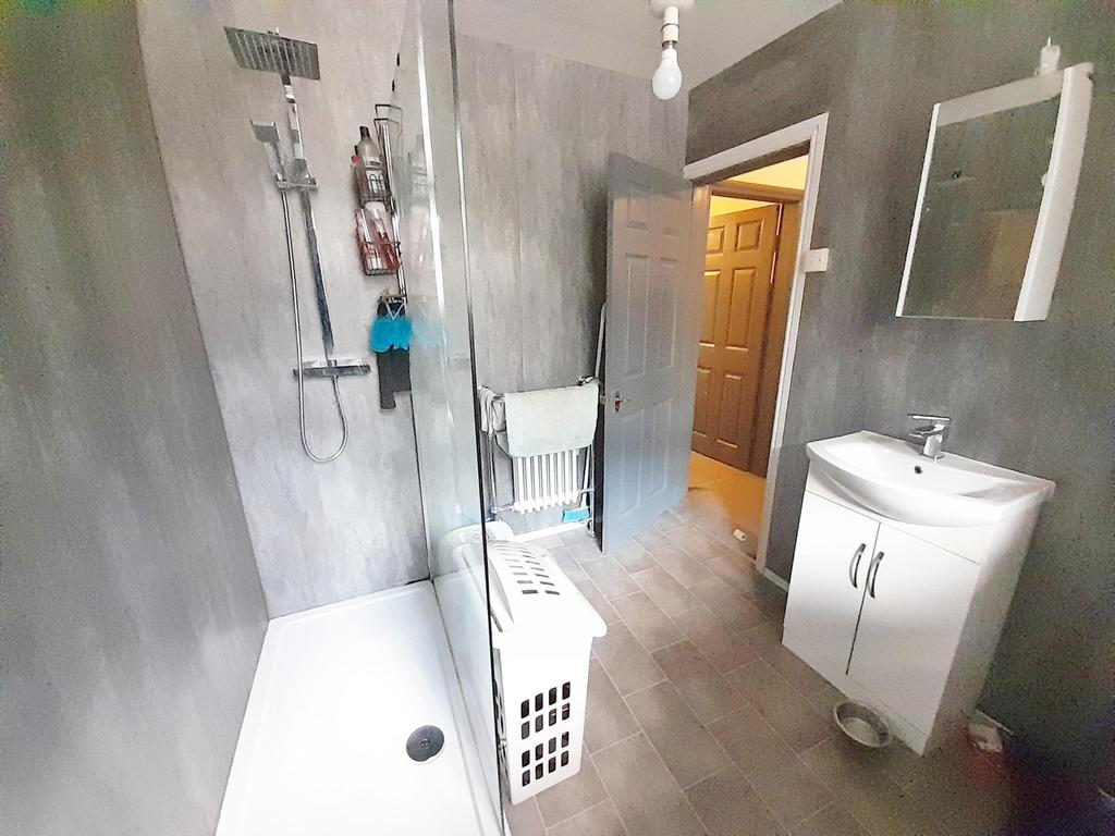 Graham Street Shower