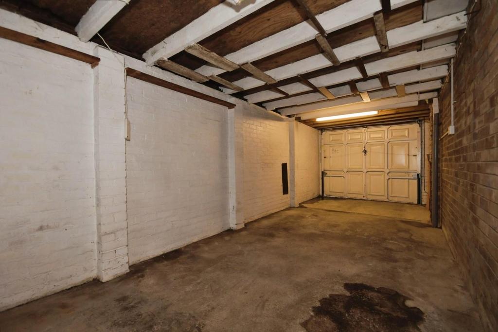 GARAGE 01.jpg