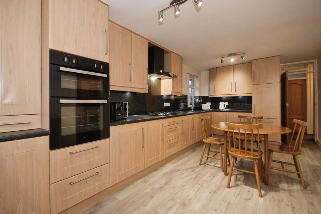 KITCHEN DINER 01.jpg