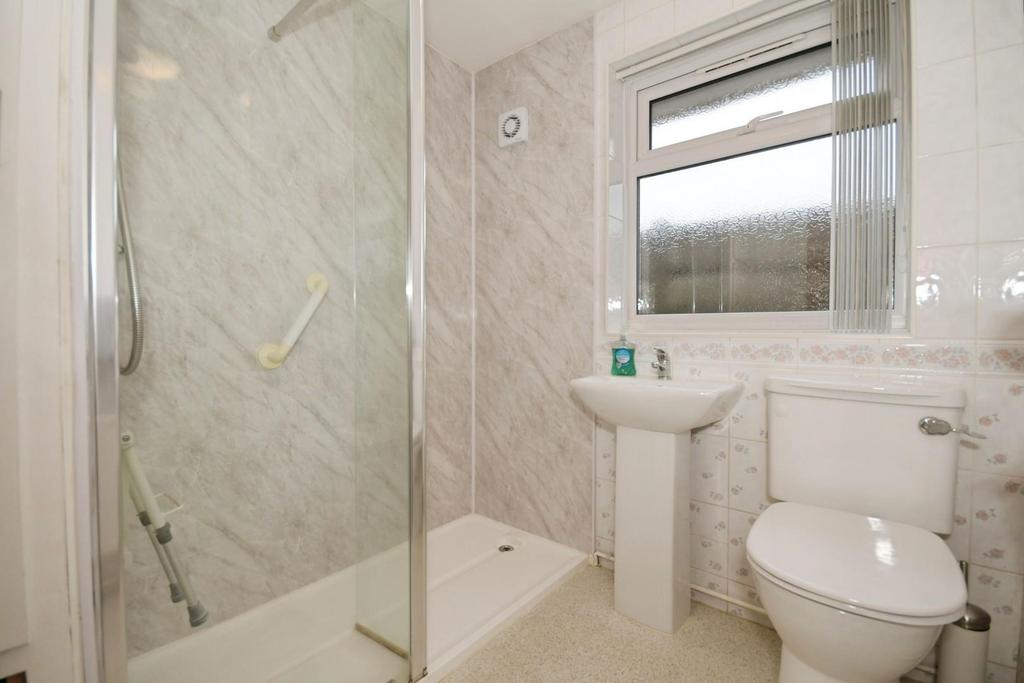 SHOWER ROOM.jpg