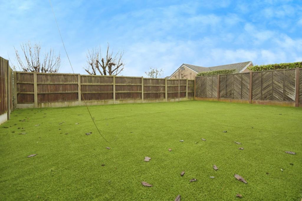 REAR GARDEN 01.jpg