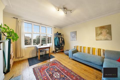 2 bedroom apartment for sale, Kings Avenue, Clapham