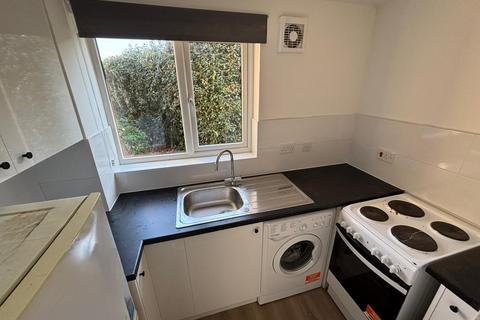 Studio to rent, Woodfield Close, Enfield EN1