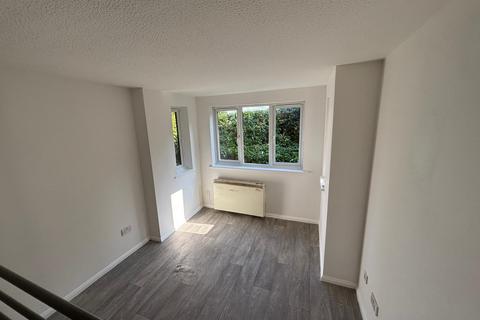 Studio to rent, Woodfield Close, Enfield EN1