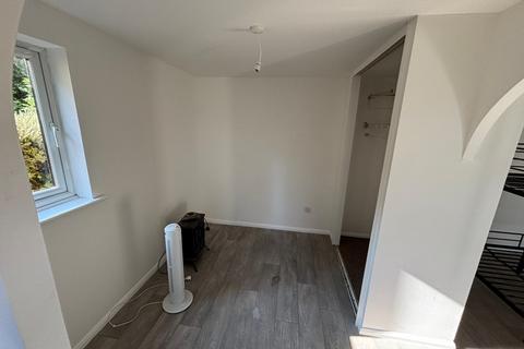 Studio to rent, Woodfield Close, Enfield EN1
