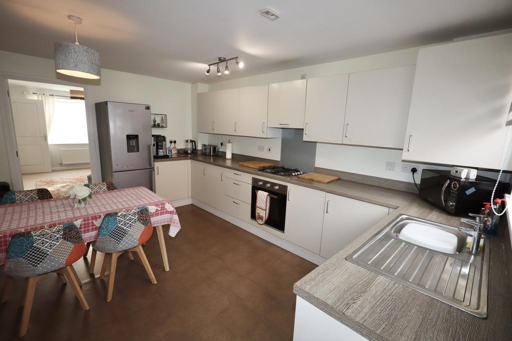 Kitchen / dining room