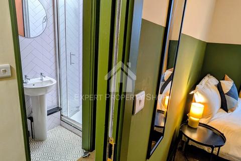 undefined, *AVAILABLE NOW*  Room 3,   En-suite Room , Commercial Avenue, Beeston