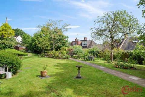 1 bedroom flat for sale, Bishops View Court, Church Crescent, N10