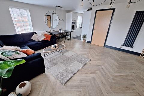 2 bedroom apartment for sale, Mander Farm Road, Silsoe, MK45 4FJ