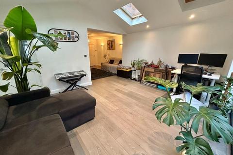 3 bedroom semi-detached house for sale, Mersey Crescent, West Didsbury