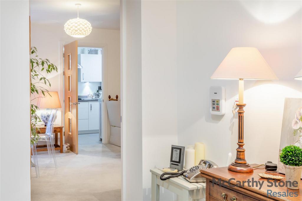 8676278-interior10.jpg